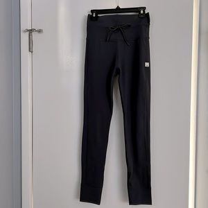 Vuori Daily Leggings | Charcoal